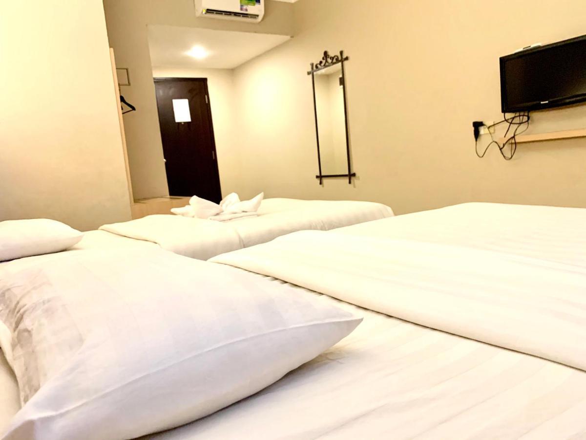 Sky View Hotel Managed By Os Batam Zewnętrze zdjęcie